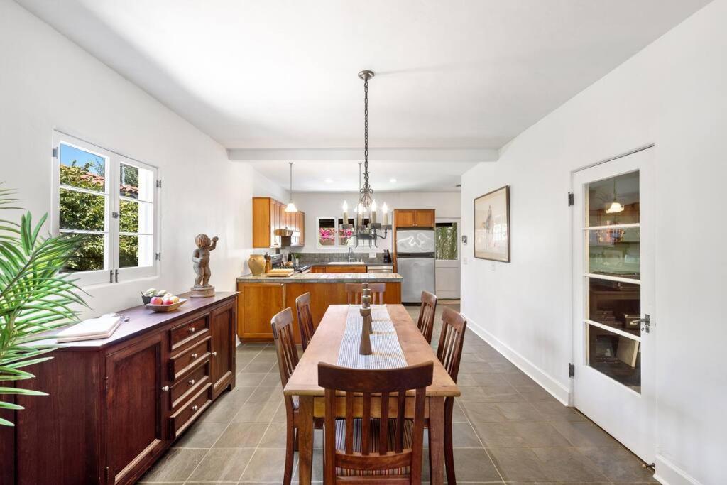 Сasa de vacaciones Secluded 4br Spanish Oasis In The Heart Of La