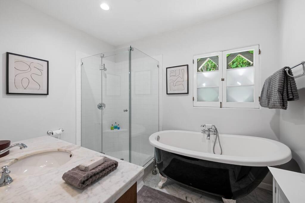 Сasa de vacaciones Secluded 4br Spanish Oasis In The Heart Of La Los Ángeles