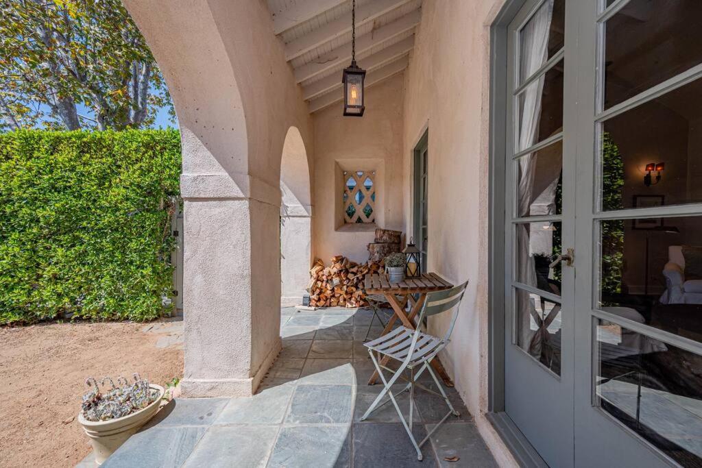 Сasa de vacaciones Secluded 4br Spanish Oasis In The Heart Of La