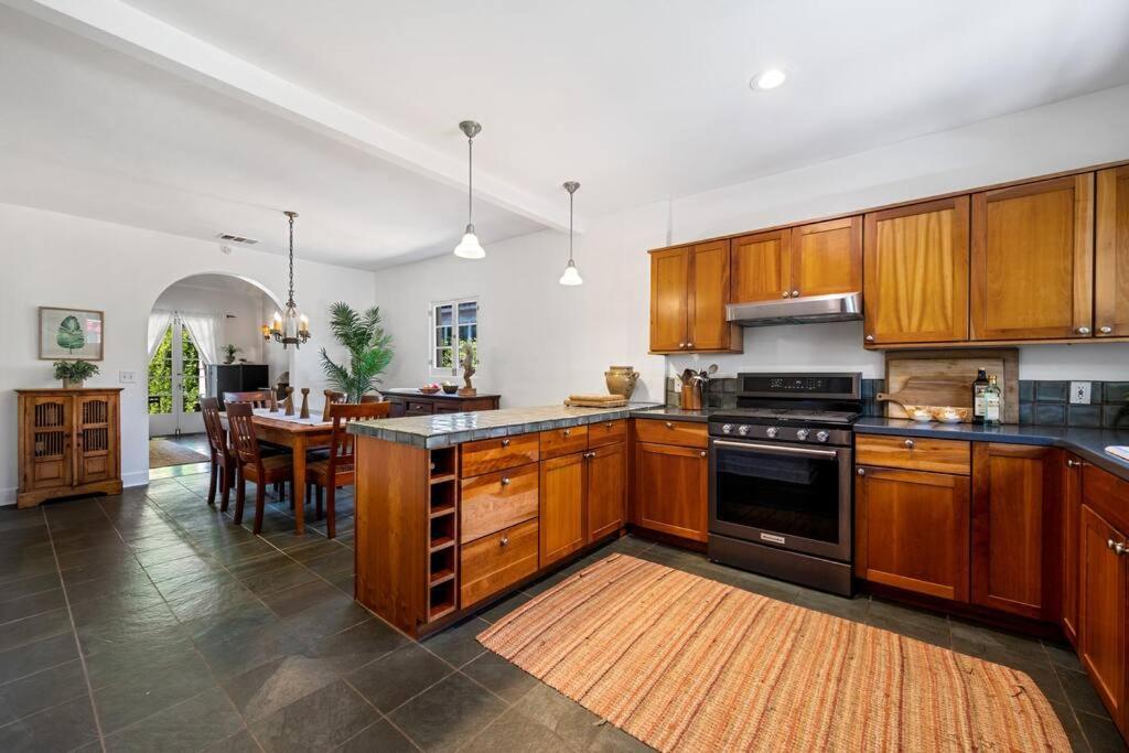Casa vacanze Secluded 4br Spanish Oasis In The Heart Of La *